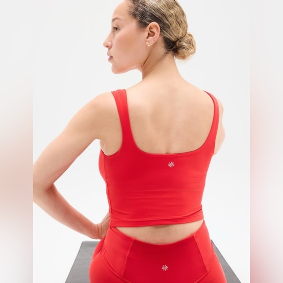 NWT Athleta Transcend Square Neck Crop Cardinal Bra Size Medium A-C Cups - Picture 2 of 6